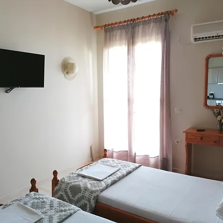 Marinos - 1st Floor Apartment Poros (Kefalonia)