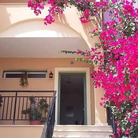 Marinos - 1st Floor Apartment Poros (Kefalonia)