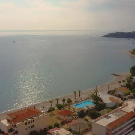 Marinos Seaside דירה