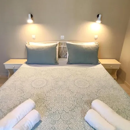 Marinos Seaside דירה *