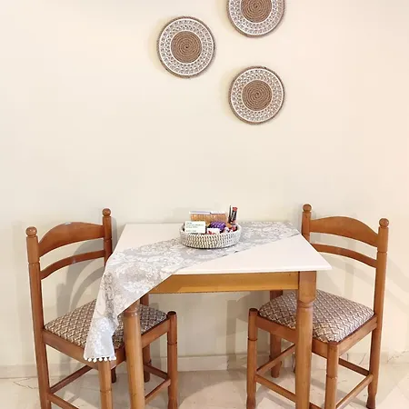 Marinos Seaside דירה