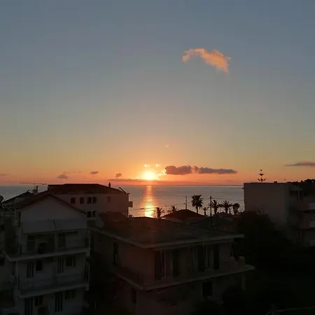 Marinos Seaside *